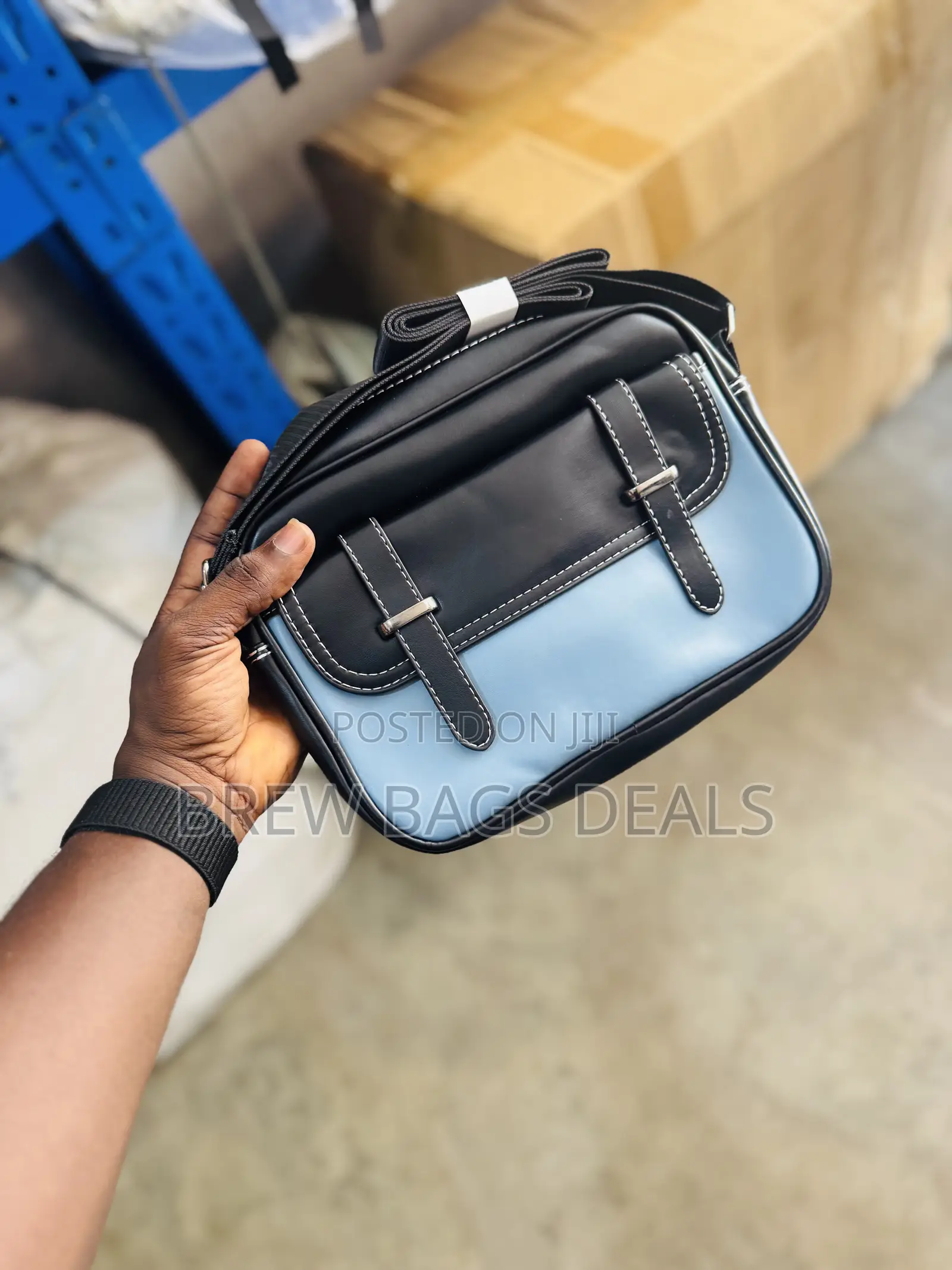 Top Quality Pure Leather Unisex Side Bag With Shoulder Strap.