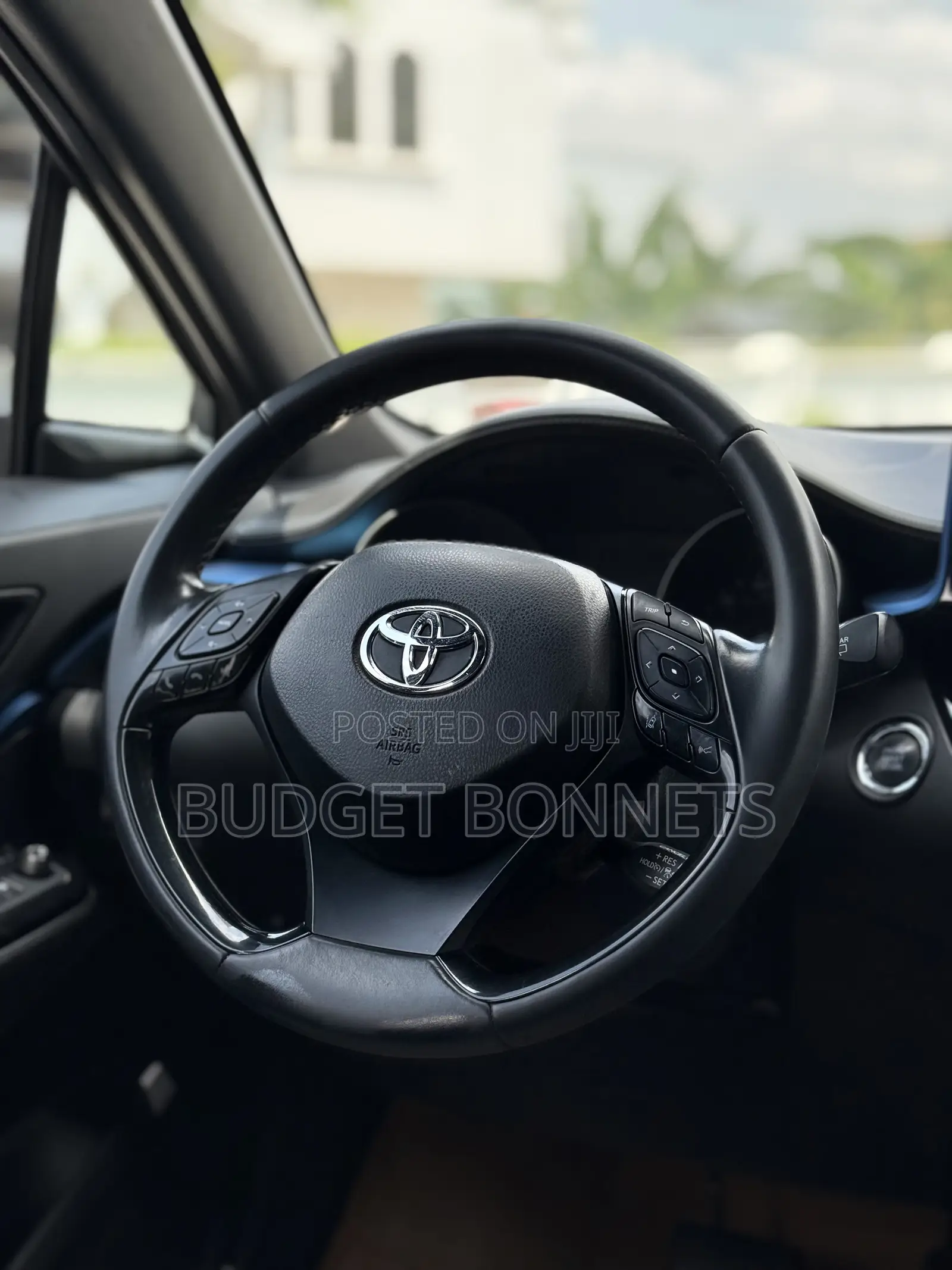 Toyota C-HR XLE FWD 2019 White