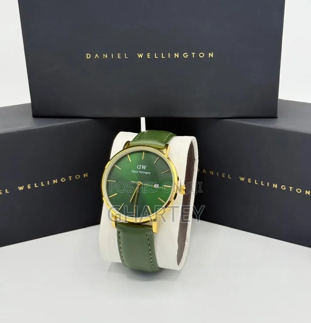 Daniel Wellington Classic Analog Watch