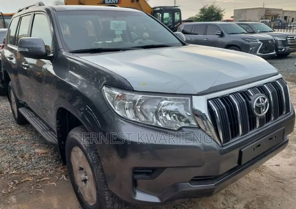New Toyota Land Cruiser Prado 2.8 2023 Silver