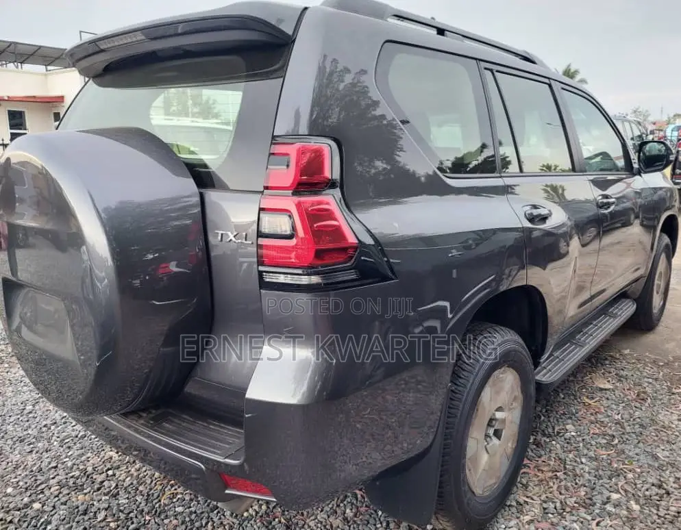 New Toyota Land Cruiser Prado 2.8 2023 Silver
