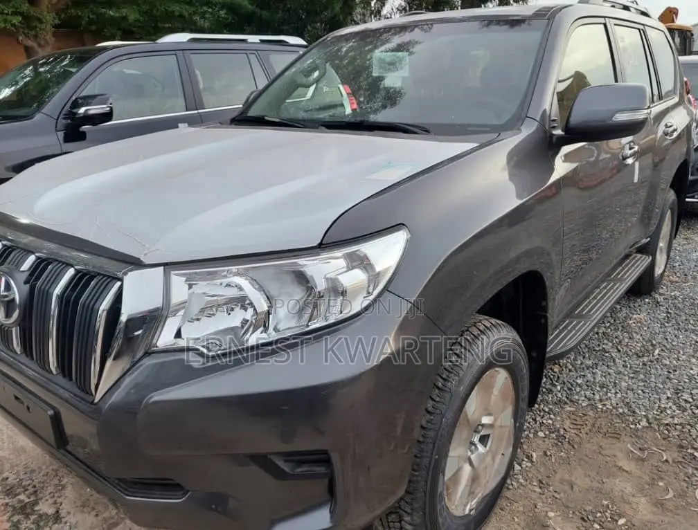 New Toyota Land Cruiser Prado 2.8 2023 Silver