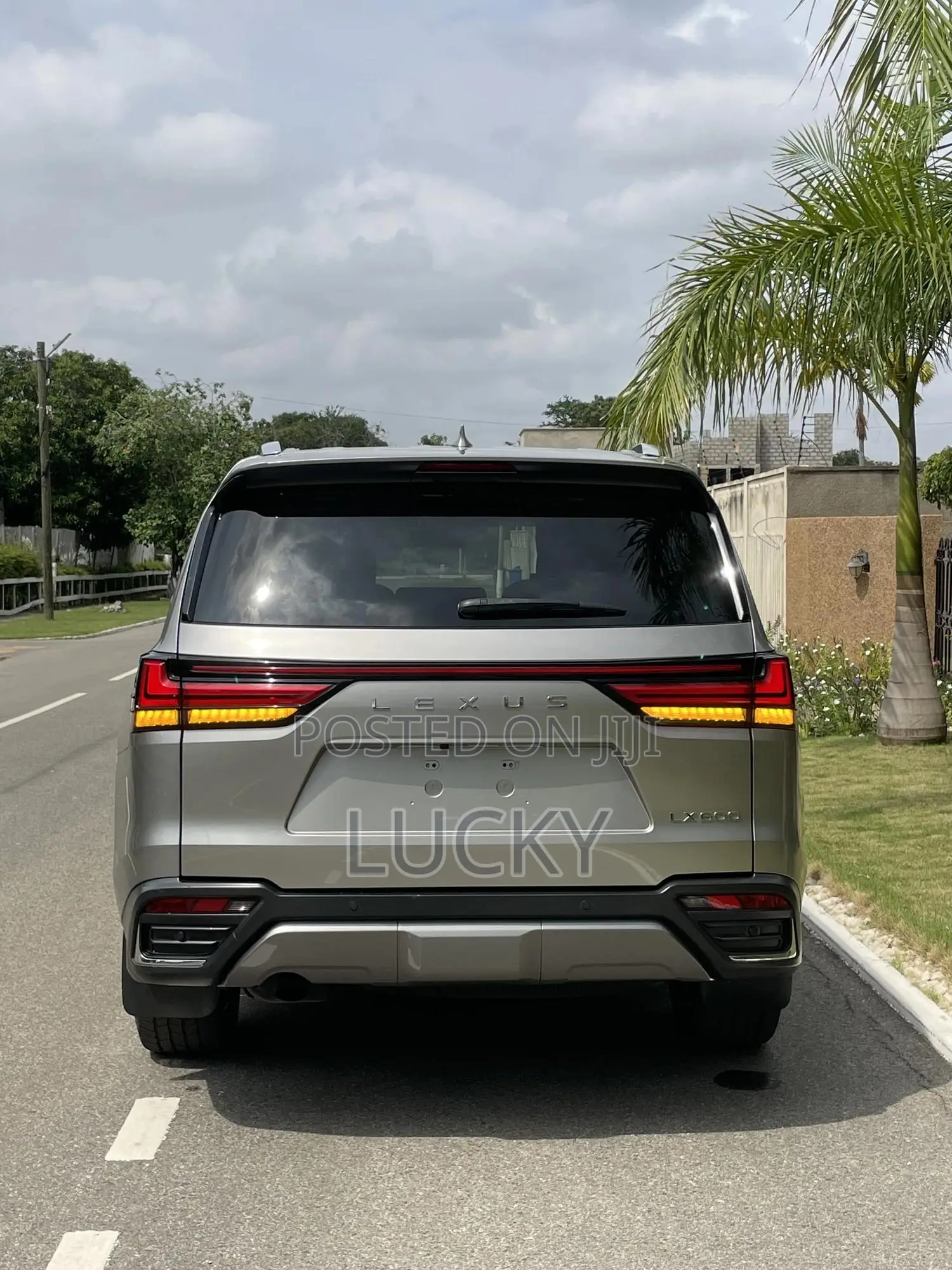 Lexus LX 600 2023 Gray
