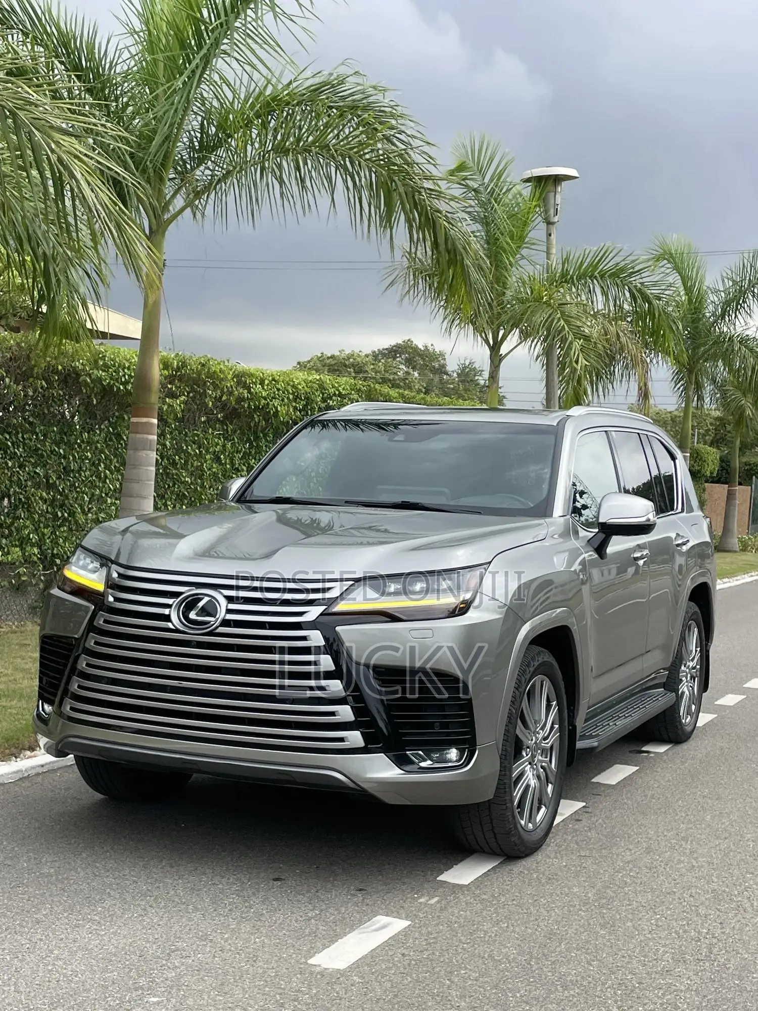 Lexus LX 600 2023 Gray