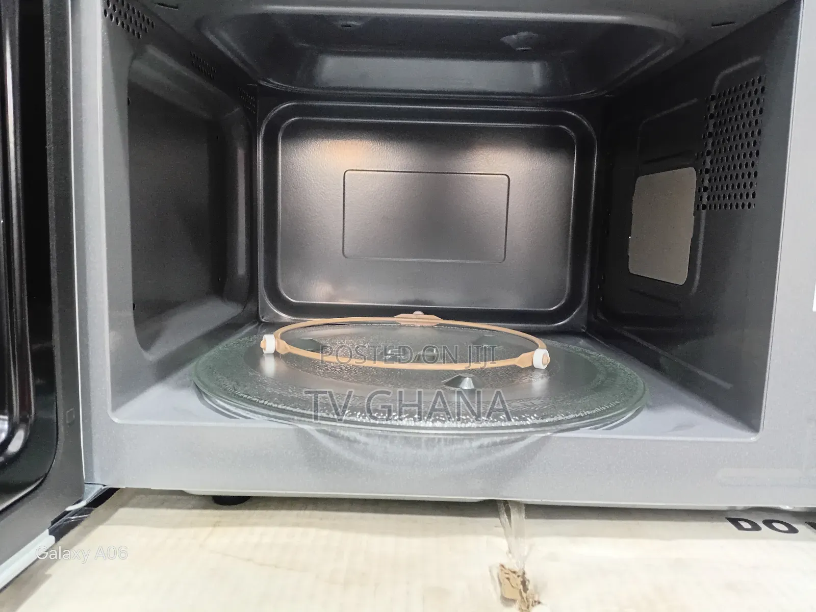 **Durable 25 Liters Microwave – Ideal for Home Office Use**