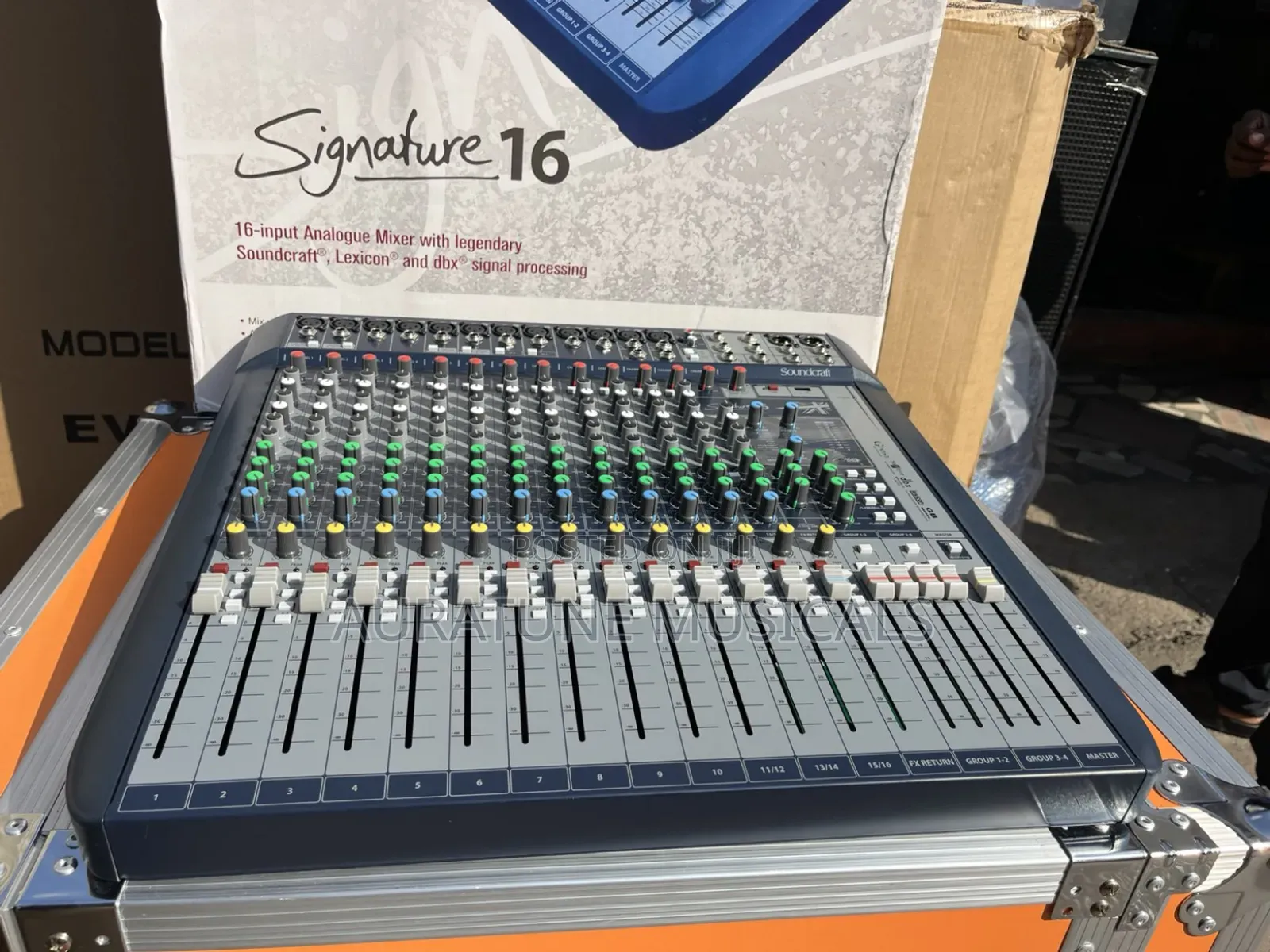 Soundcraft Signature 16 Channel Mixer