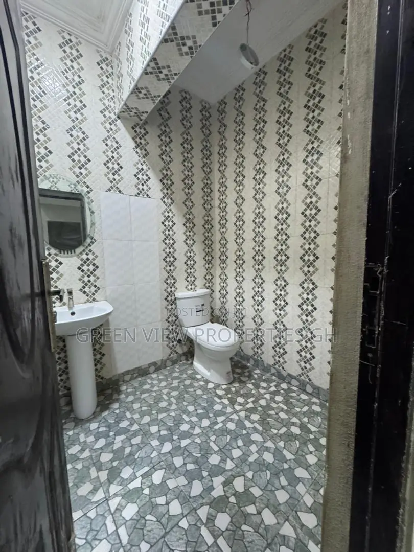 7bdrm Duplex in West Hills Mall Area for rent