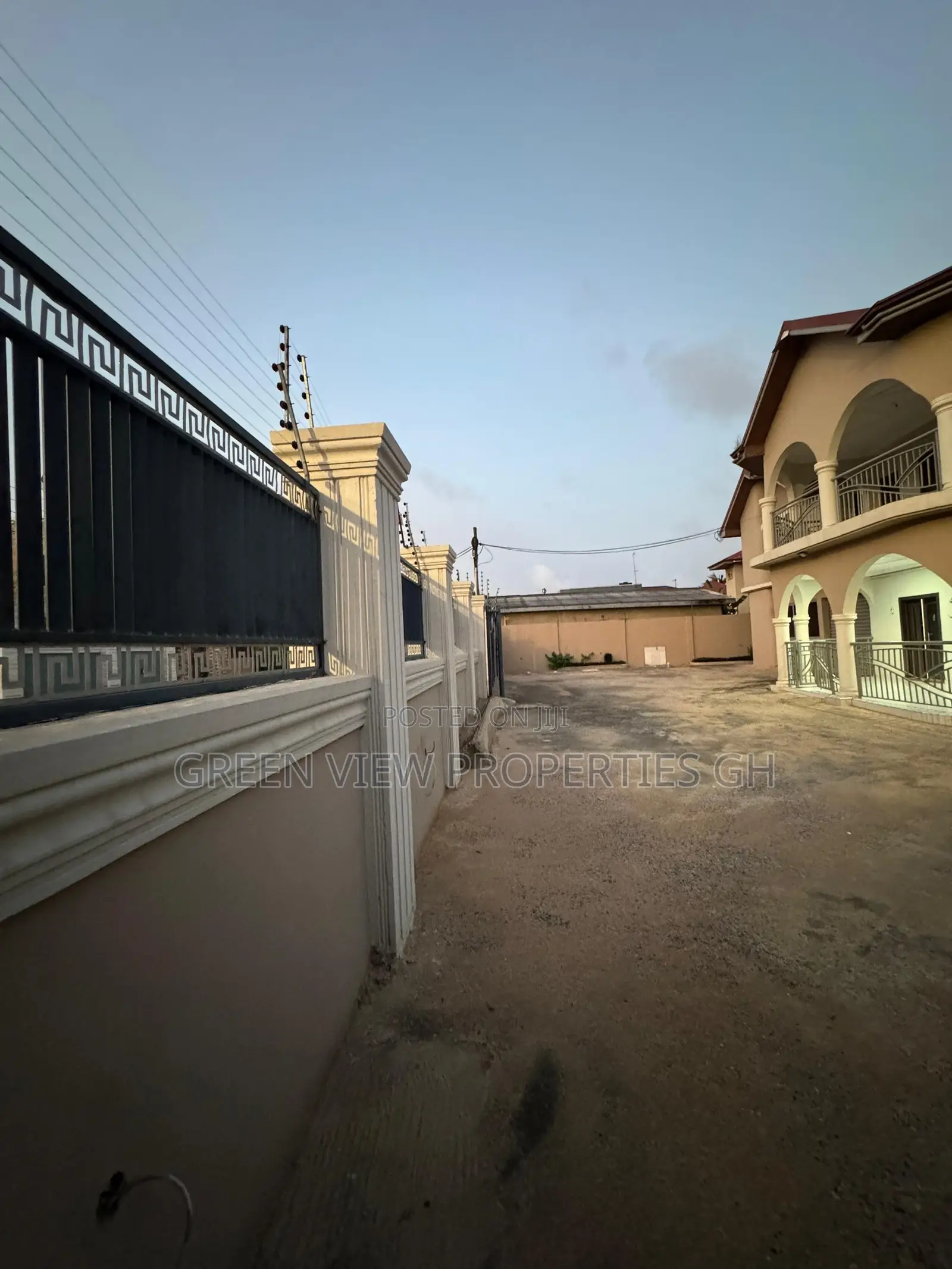 7bdrm Duplex in West Hills Mall Area for rent