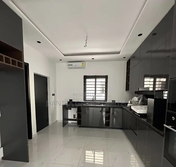 3bdrm House in Lake Side Estate for sale