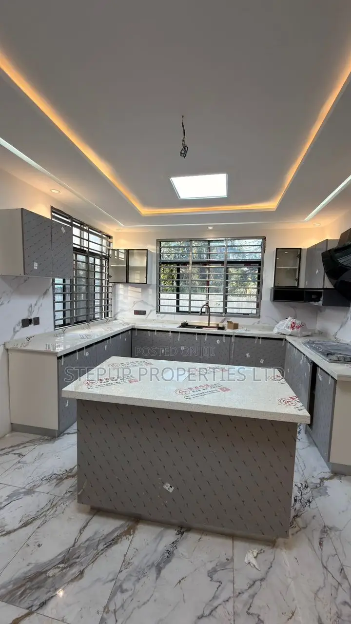 4bdrm House in Ashaley Botwe, Little Roses Area for sale