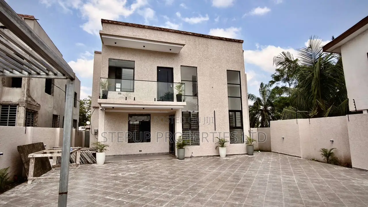 4bdrm House in Ashaley Botwe, Little Roses Area for sale