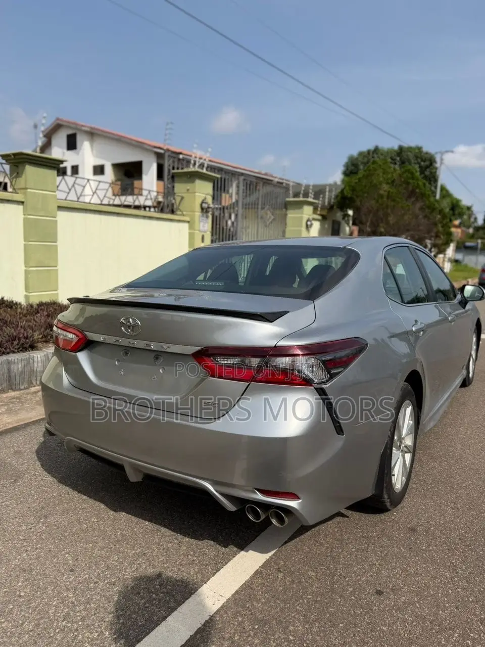 Toyota Camry SE 2023 Silver