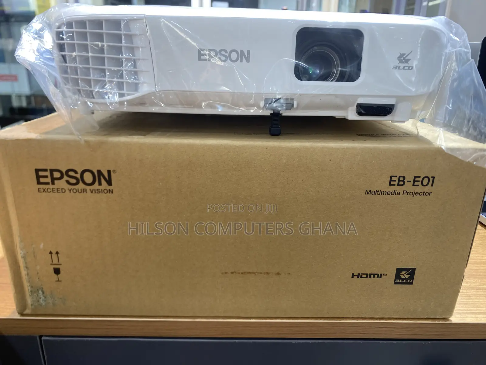 Epson Eb-E01 Xga 3lcd 3300 Lumens Projector