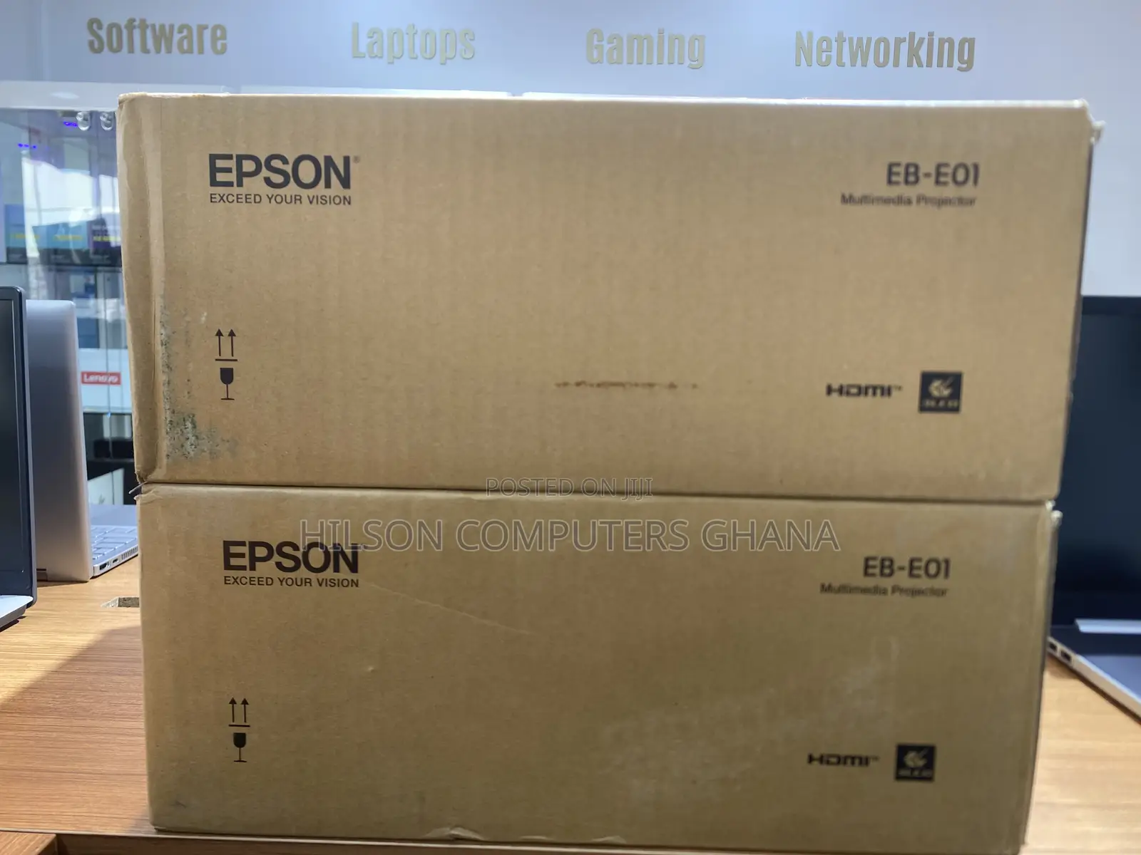 Epson Eb-E01 Xga 3lcd 3300 Lumens Projector