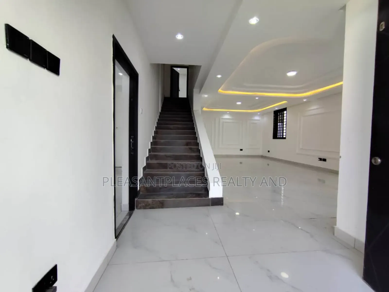 4bdrm Duplex in Pleasantplaces, East Legon for sale