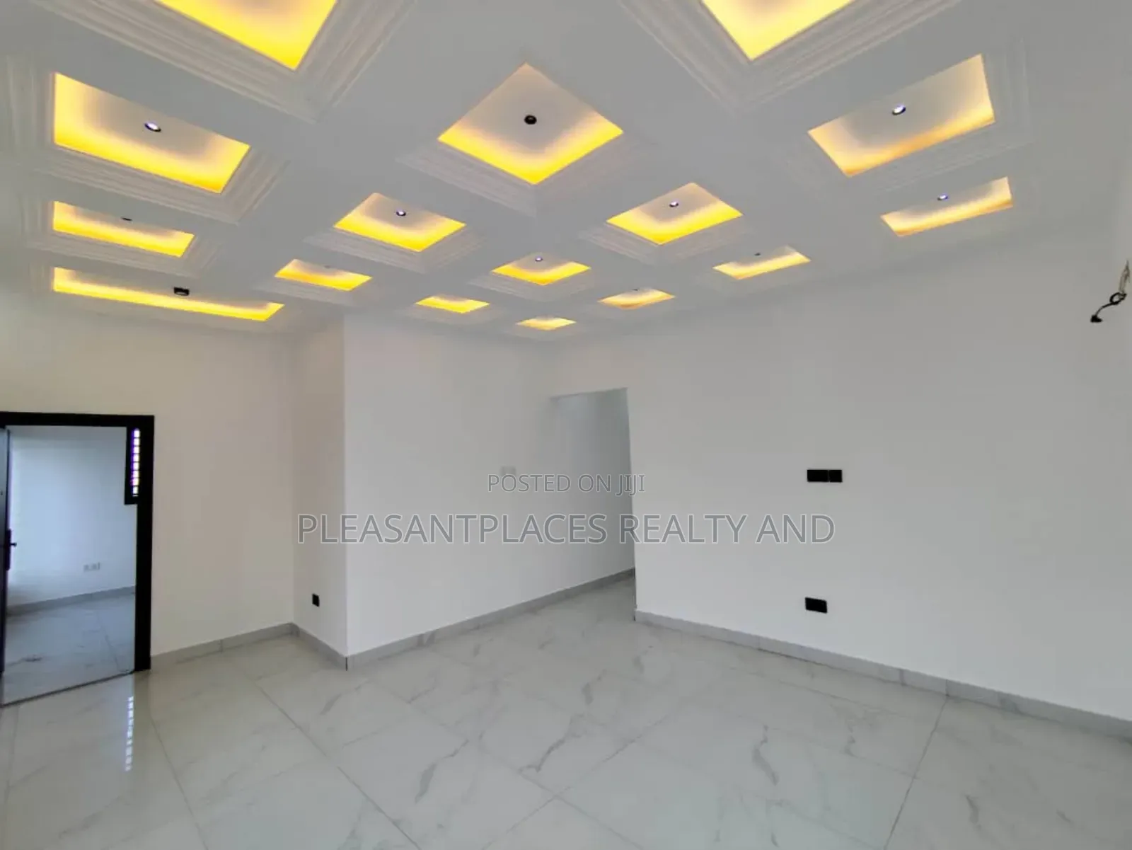 4bdrm Duplex in Pleasantplaces, East Legon for sale