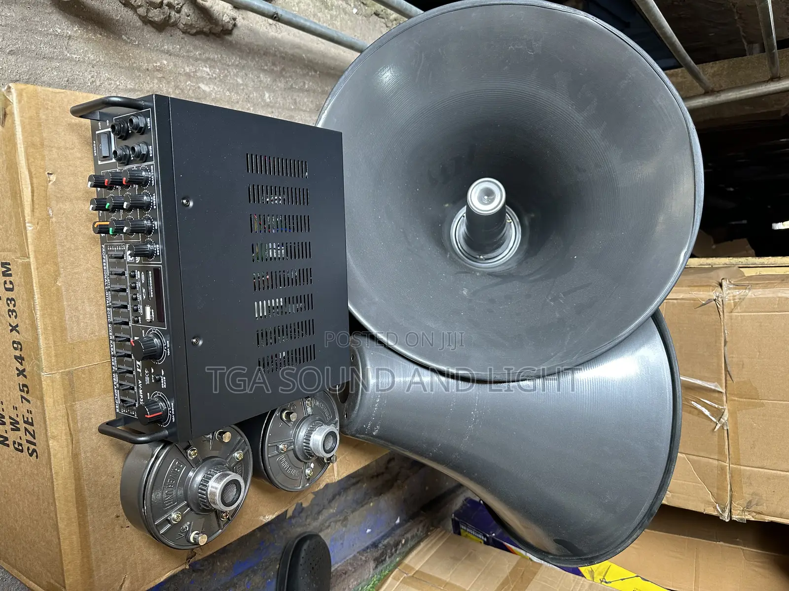 Reflex Horn Speaker And Amplifier Set