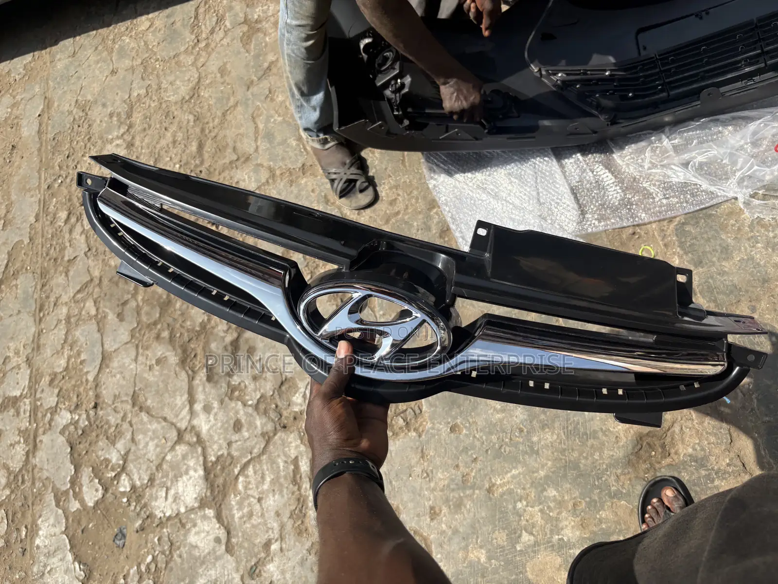 Hyundai Elantra 2014 2015 Front Top Shells or Grille With Emblem