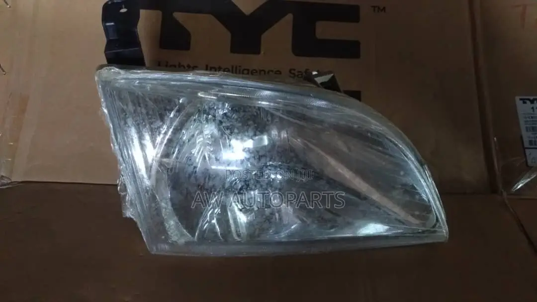 Toyota Sienna 2001-2002 Headlights Pair Tyc