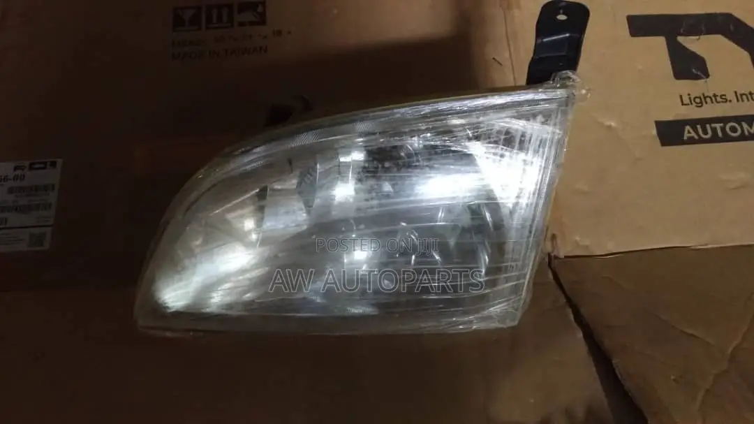 Toyota Sienna 2001-2002 Headlights Pair Tyc