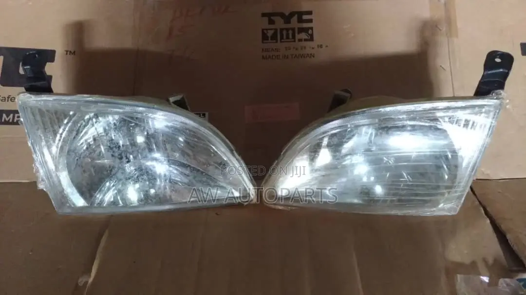 Toyota Sienna 2001-2002 Headlights Pair Tyc