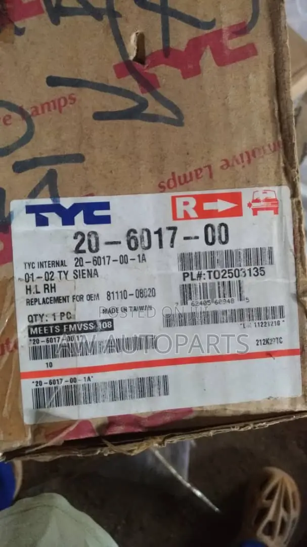 Toyota Sienna 2001-2002 Headlights Pair Tyc