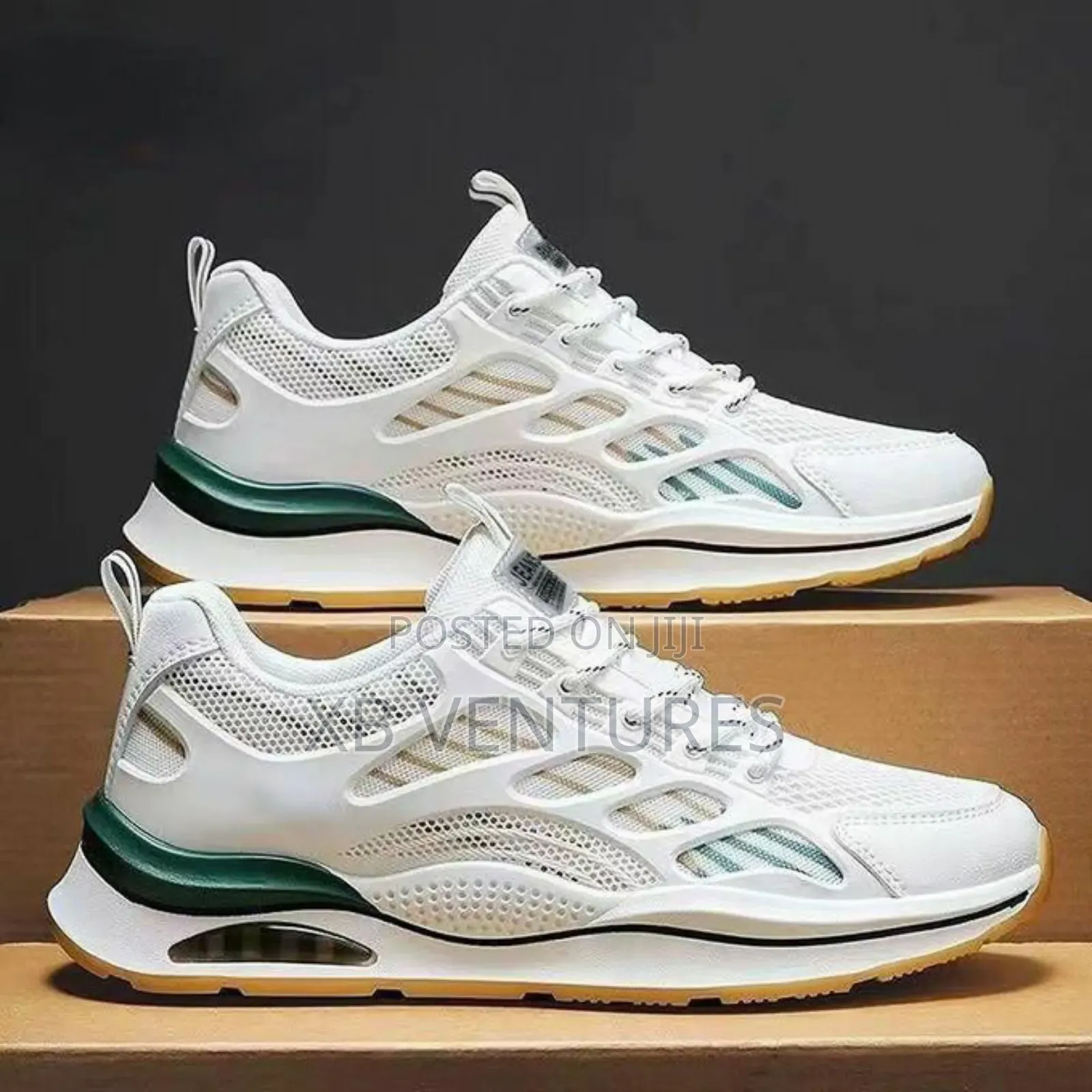 Trendy Men's
Hundred White Shoes