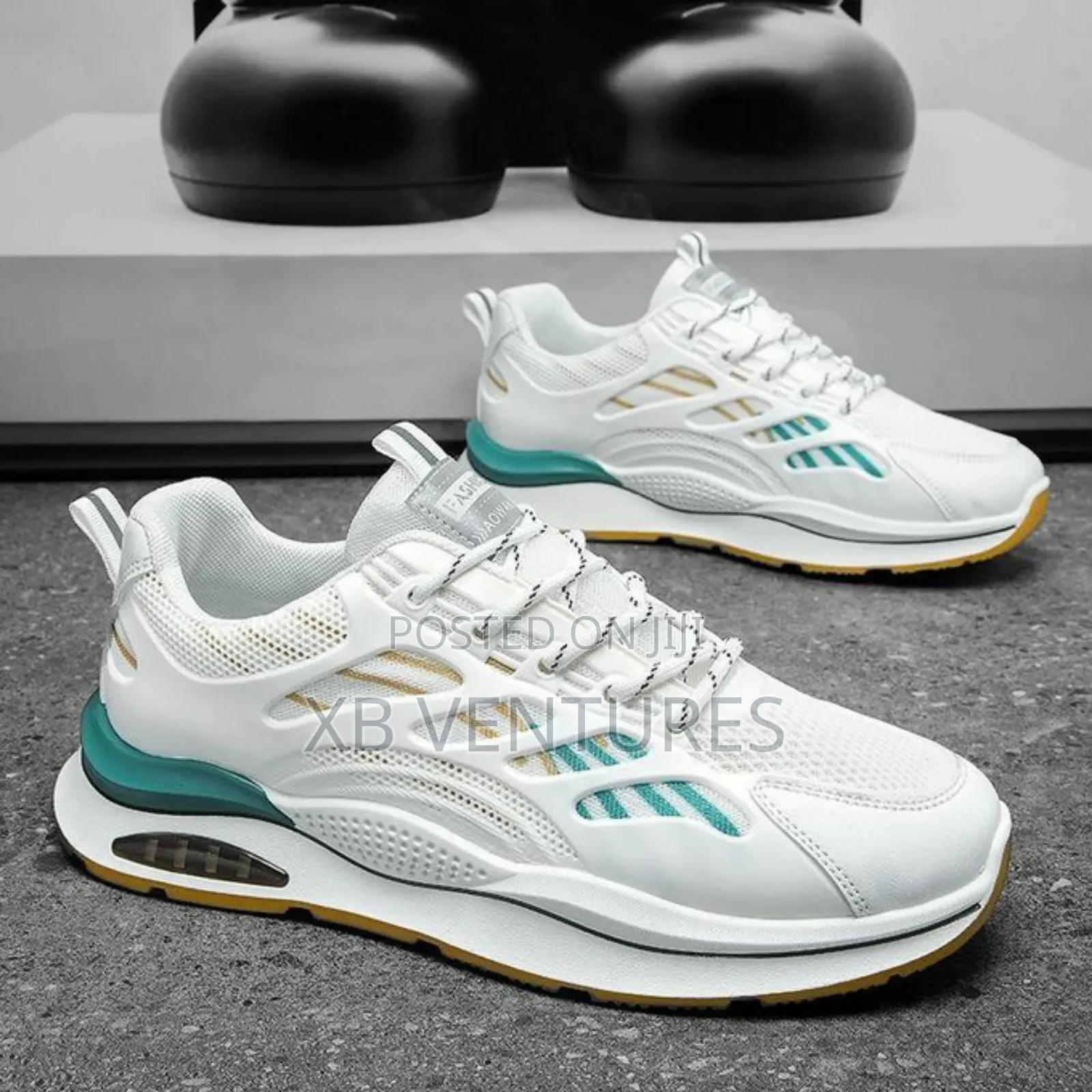 Trendy Men's
Hundred White Shoes
