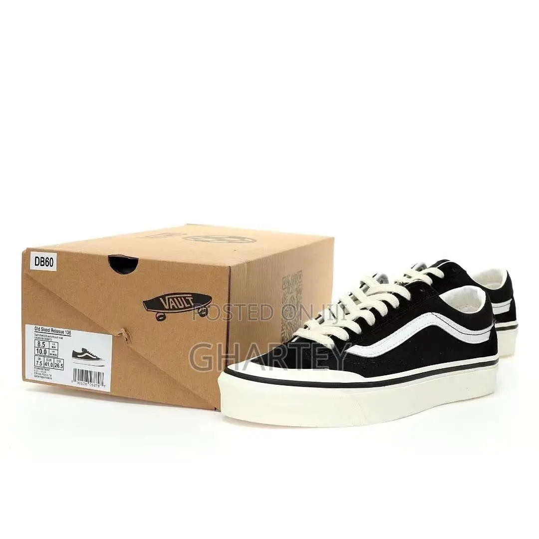 Vans Old Skool Low-Top Sneakers – Classic Black White