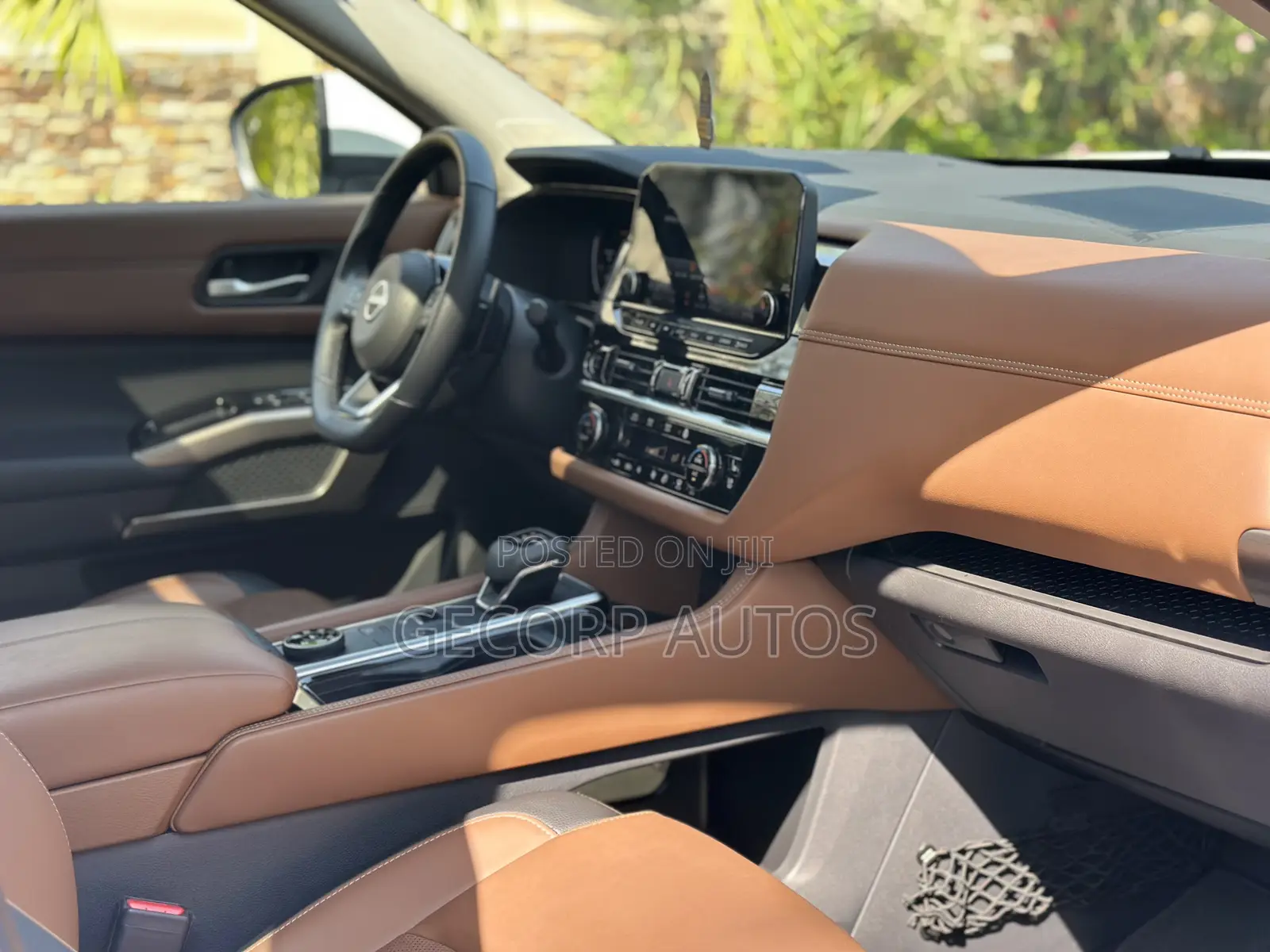 Nissan Pathfinder Platinum 2024 White