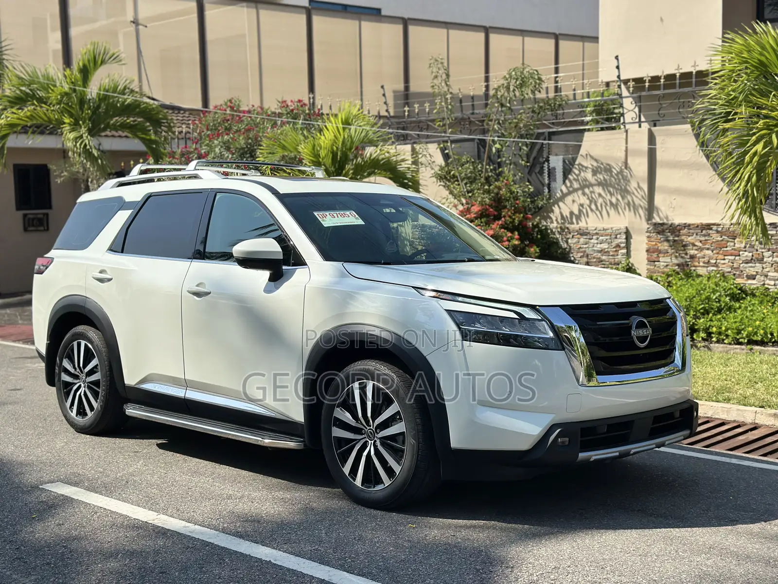 Nissan Pathfinder Platinum 2024 White