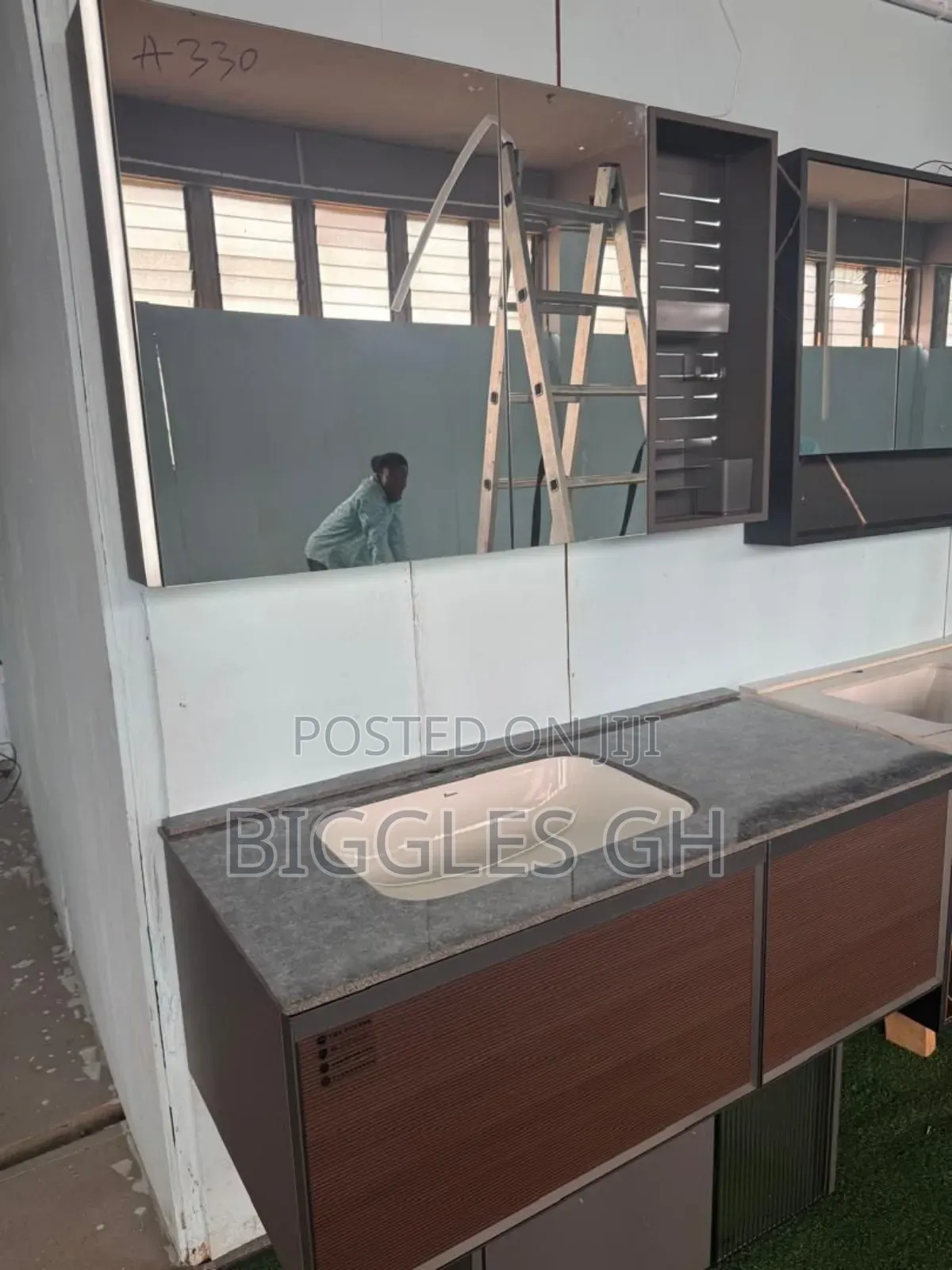 Marble Top Cabinet Basin With Mirror- 100cm