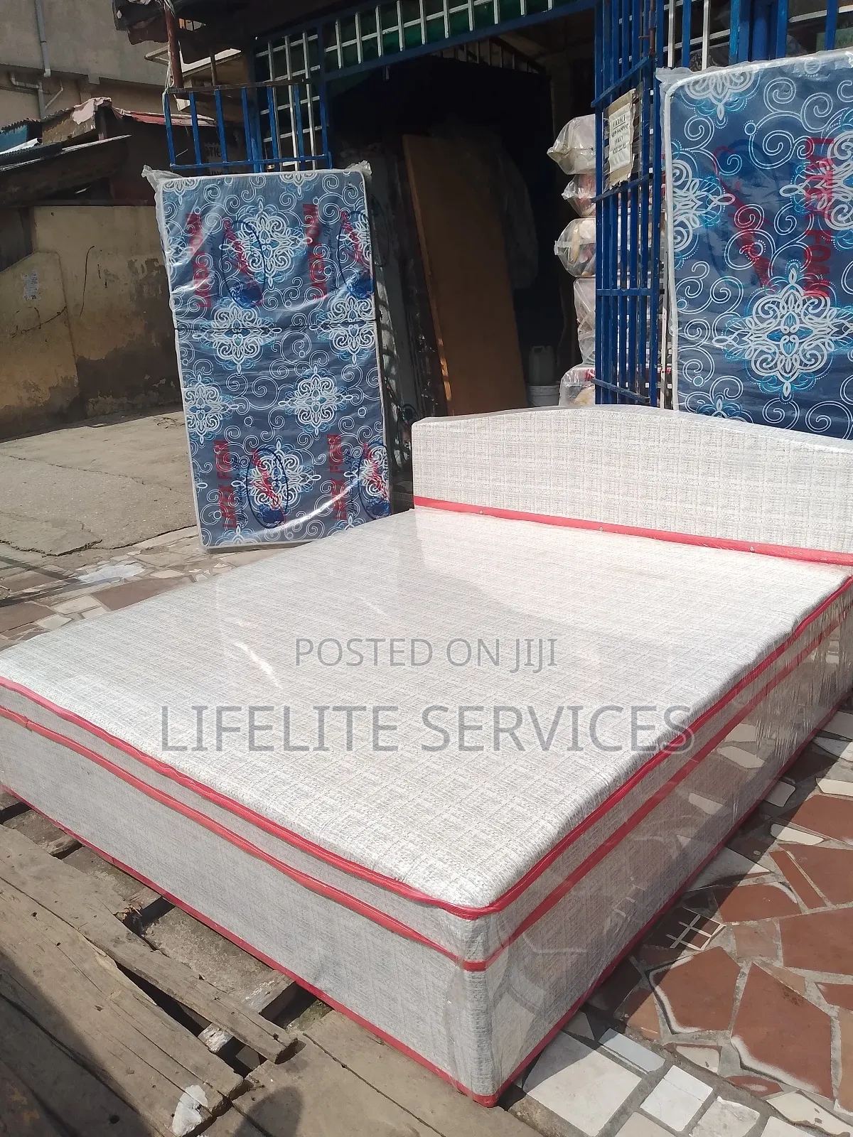 Inbuilt Bed Queen Size Foam Already Inside