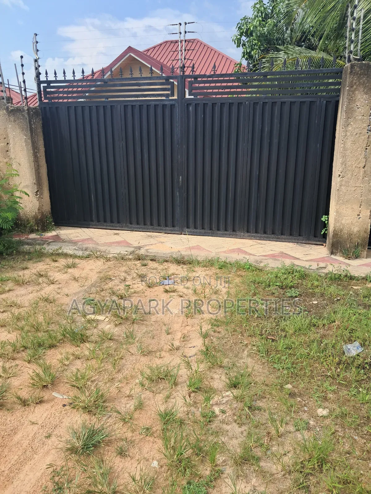 4bdrm Maisonette in Achiaman, Amasaman for sale
