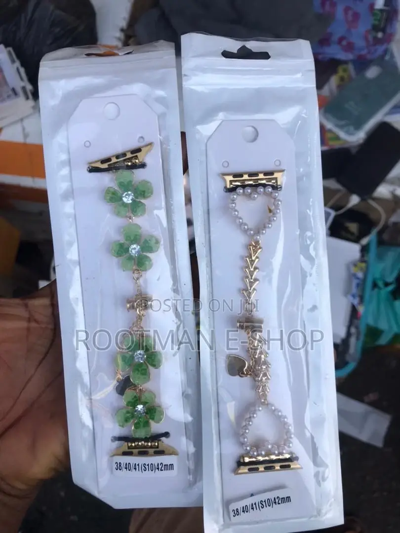 Luxury Crystal Pearl Apple Watch Bands (38/40/41/42mm)