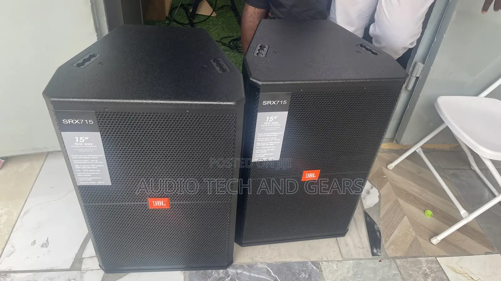 JBL Srx715 Short Range Speakers With Stand