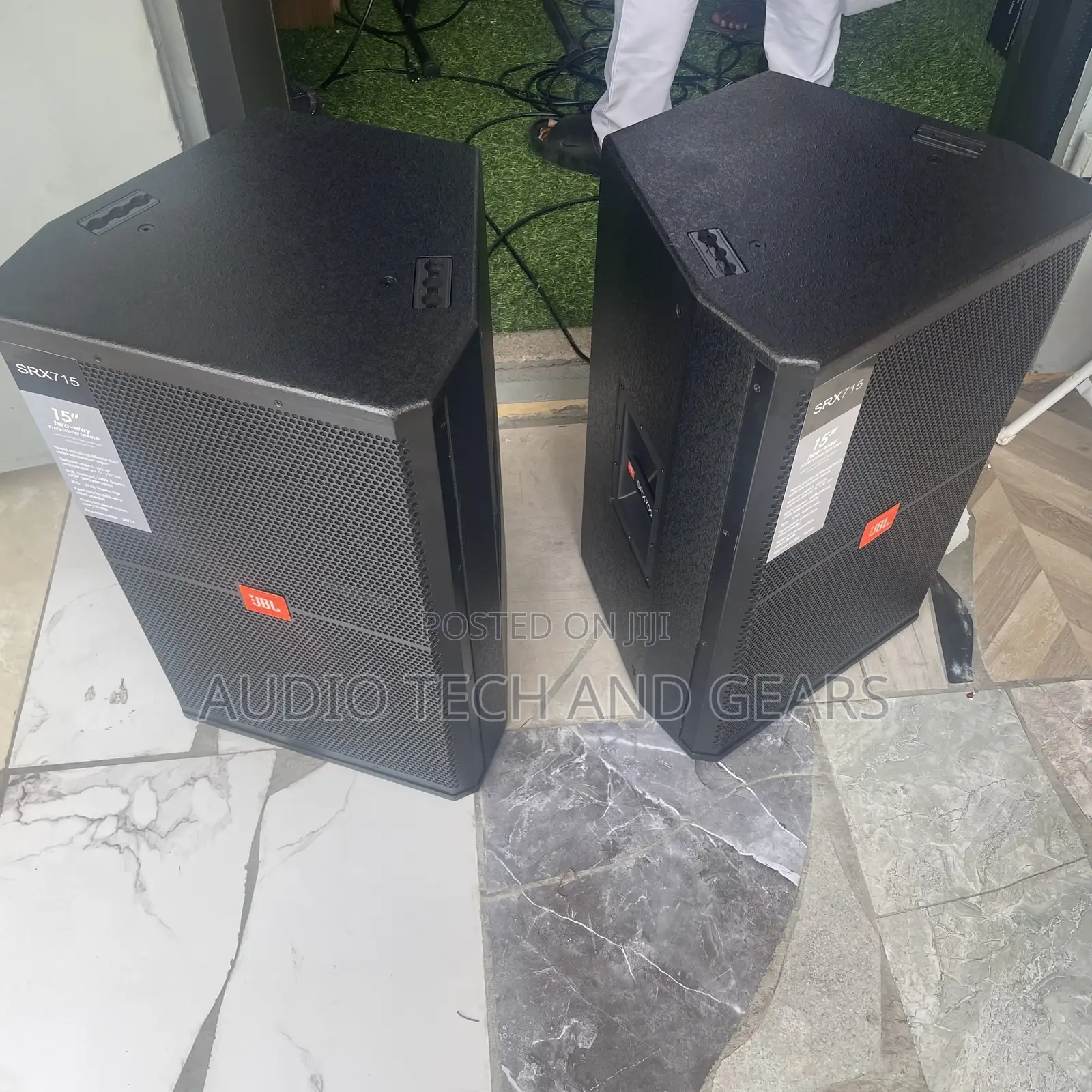 JBL Srx715 Short Range Speakers With Stand