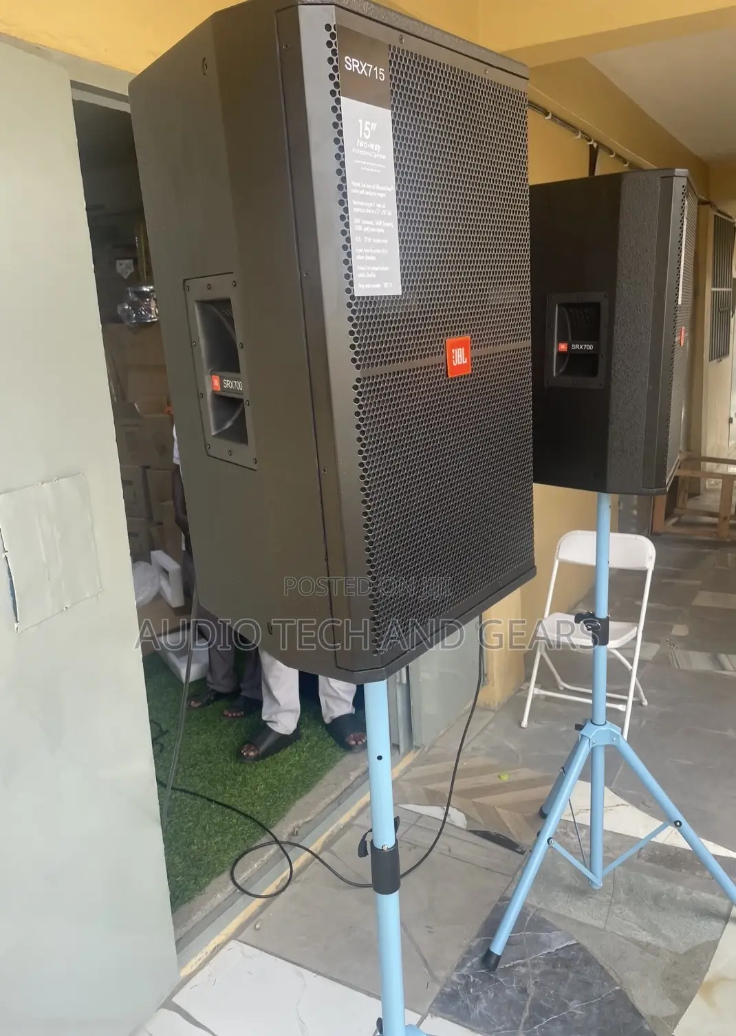 JBL Srx715 Short Range Speakers With Stand