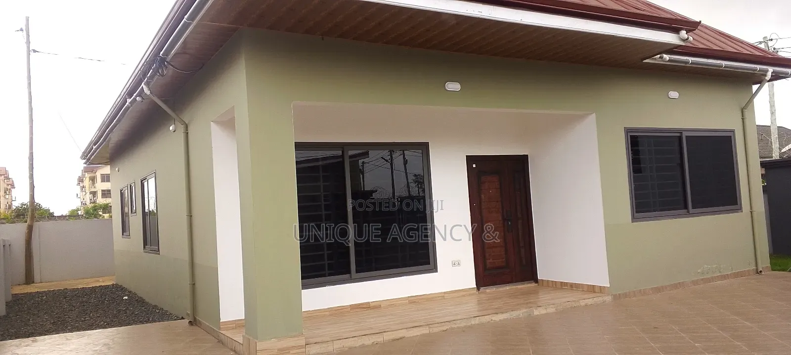 3bdrm Bungalow in Community 25 for sale