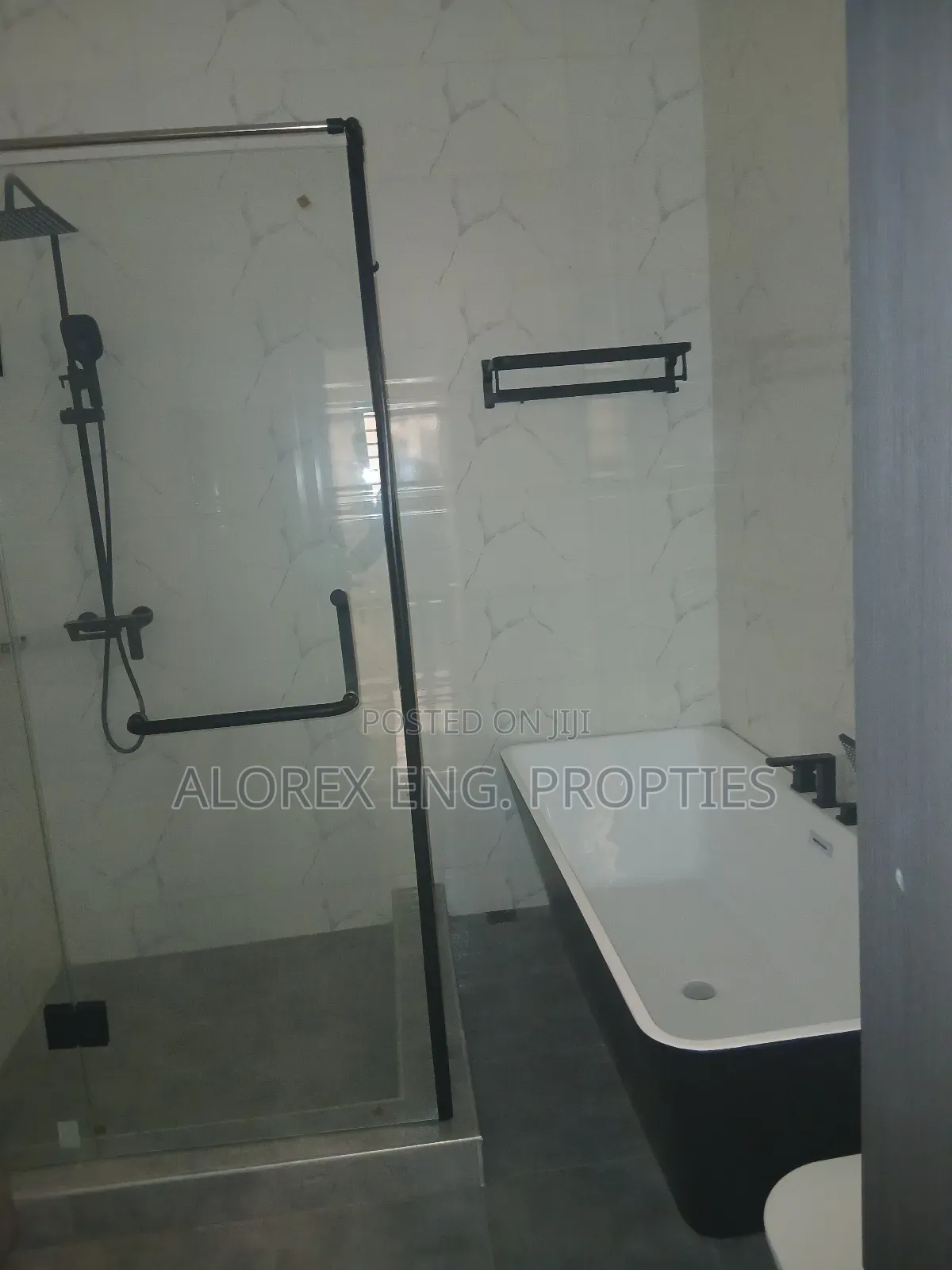 3bdrm Duplex in Near The Main Road, Oyarifa for sale