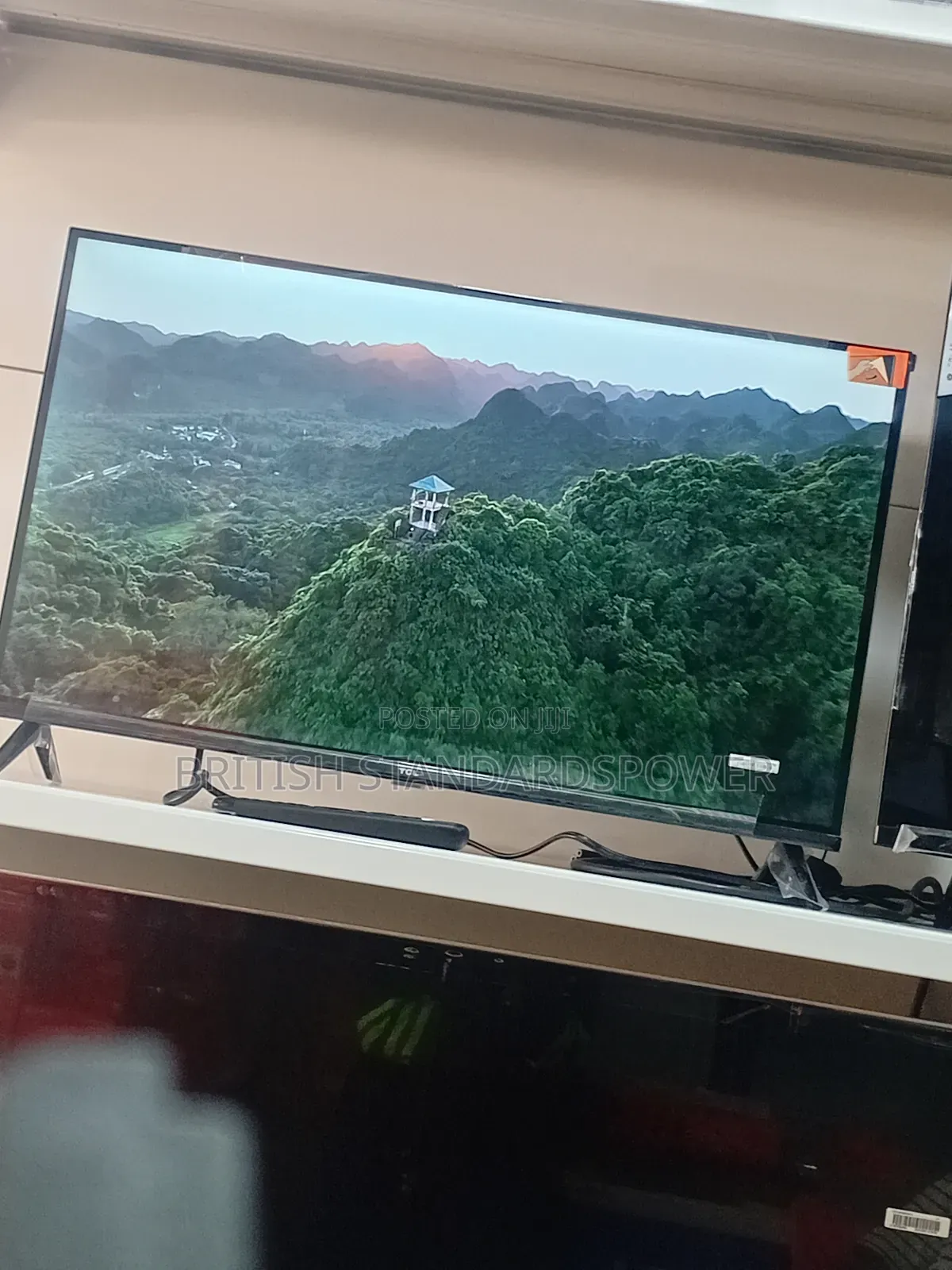 Turn Your Space Into a Cinema With a 32-Inch Android Smart Screen