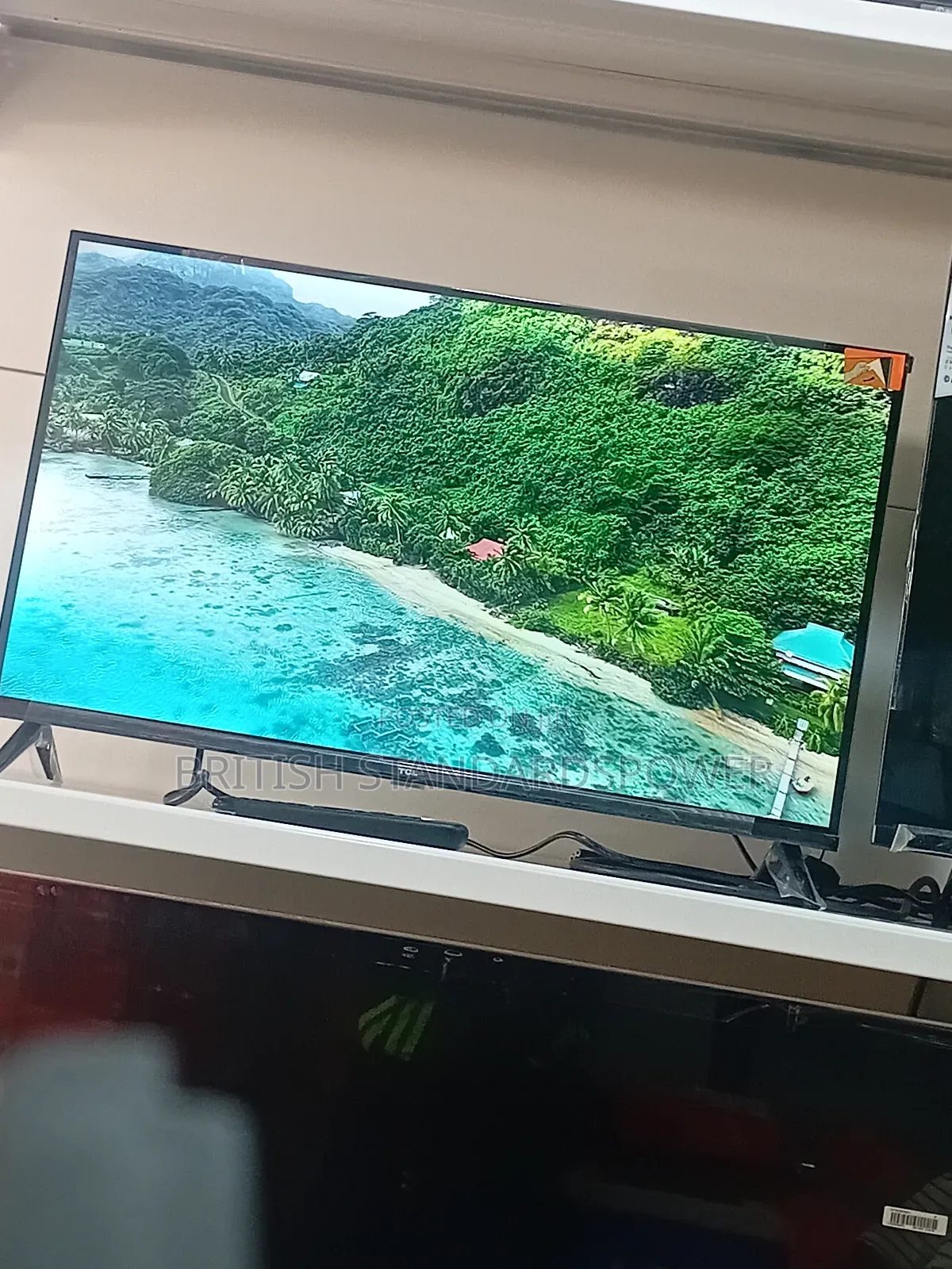 Turn Your Space Into a Cinema With a 32-Inch Android Smart Screen