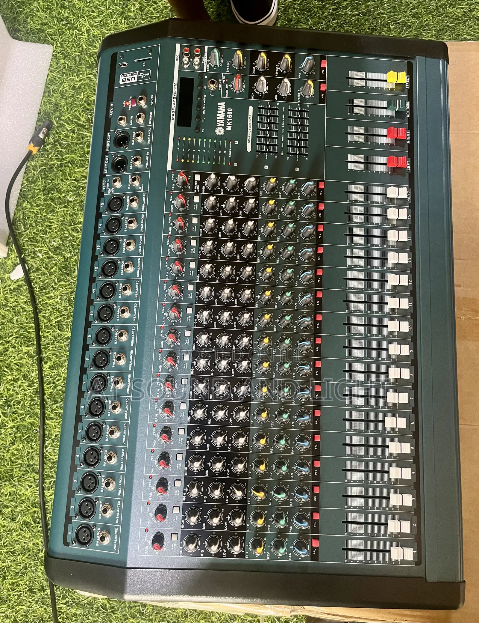 Yamaha Mk16 - 16 Channels Powered Mixer