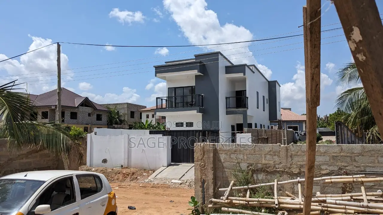 5bdrm House in Nmai-Dzorn for sale
