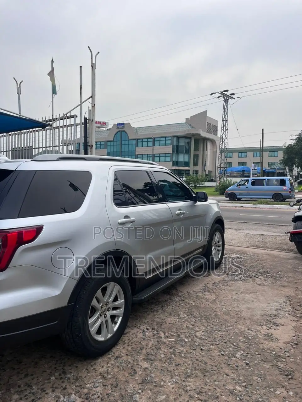 Ford Explorer XLT 4x4 2020 Silver