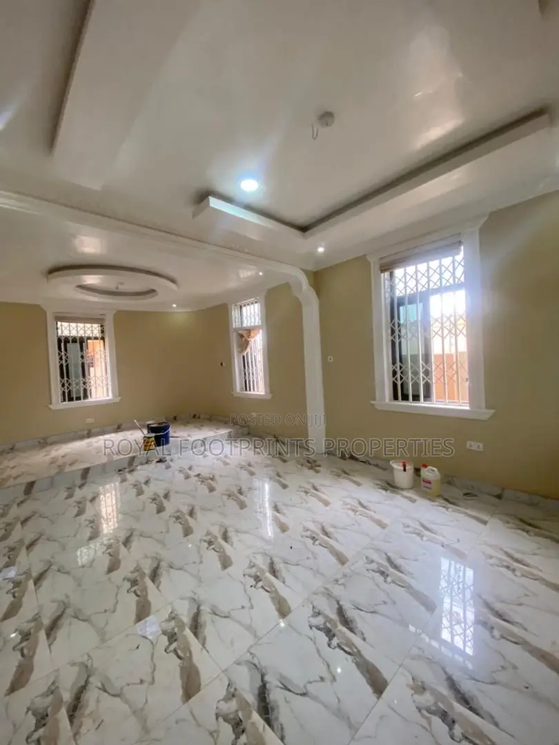 3bdrm House in Luxelooks Properties, Adenta for rent