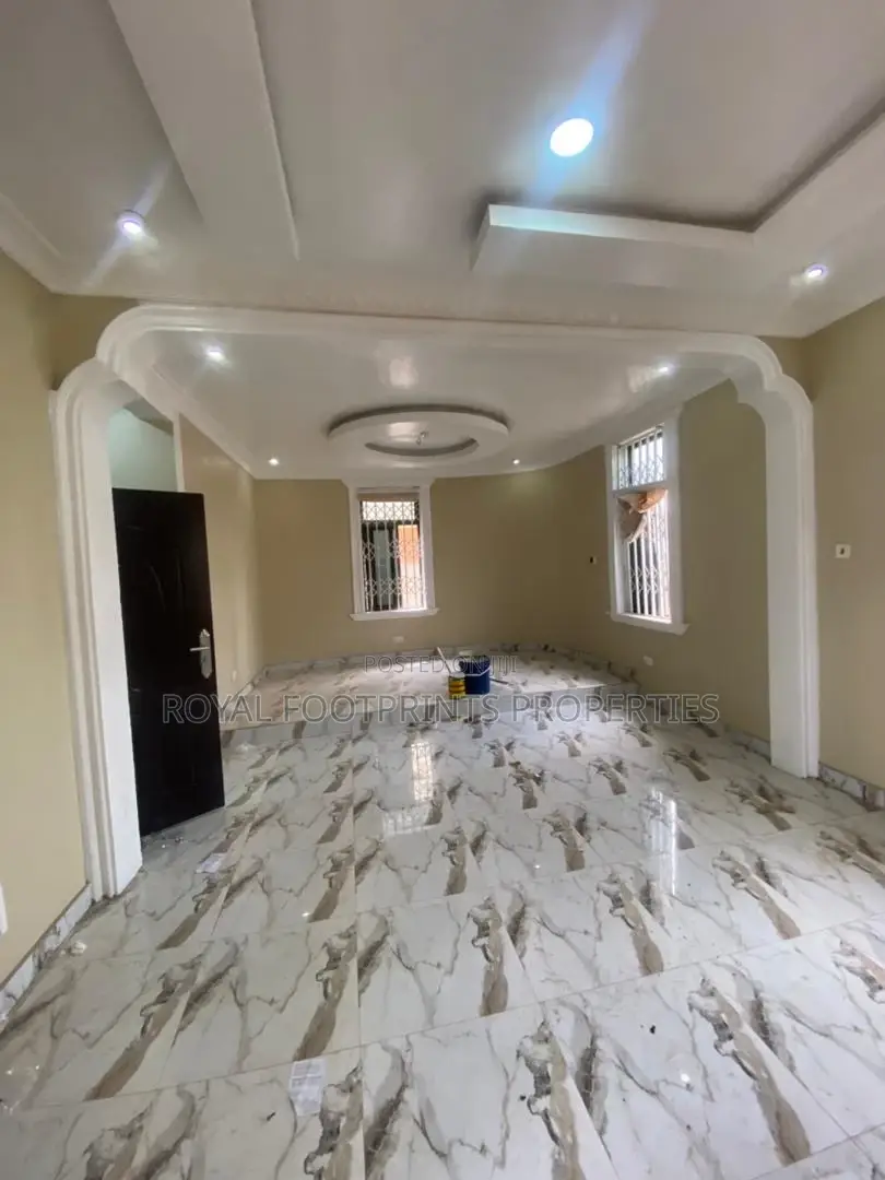 3bdrm House in Luxelooks Properties, Adenta for rent