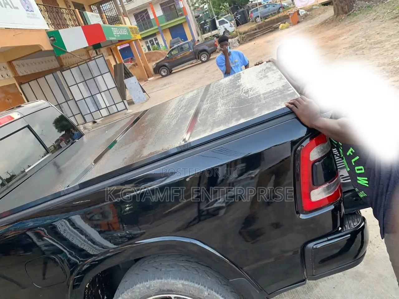High Quality Pickup Truck Bucket Cover (Hard, Trifold)