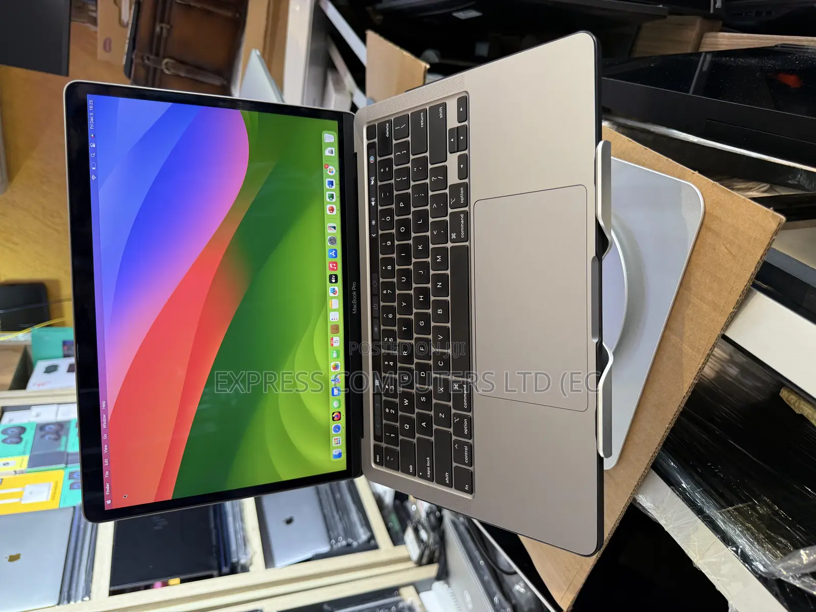 Laptop Apple MacBook Pro 2020 16GB Intel Core I7 SSHD (Hybrid) 512GB