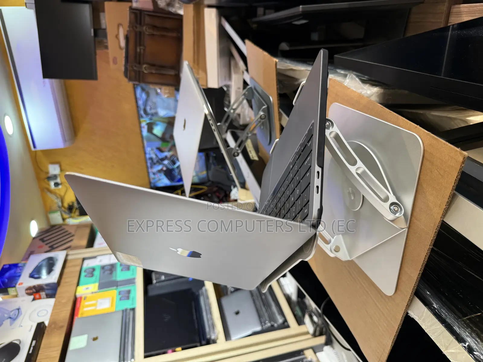 Laptop Apple MacBook Pro 2020 16GB Intel Core I7 SSHD (Hybrid) 512GB